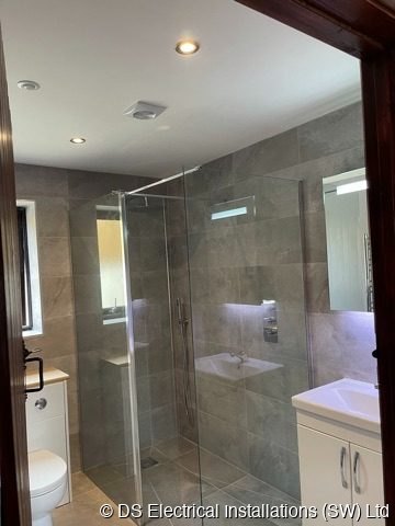 Showers & zones