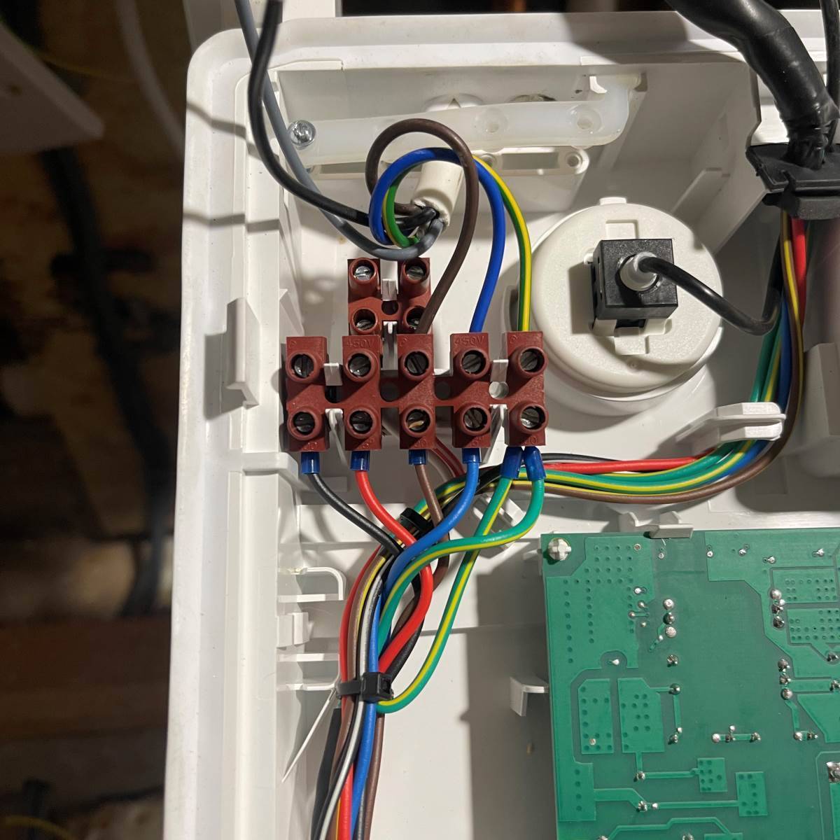 Mitsubishi Electric air conditioning controller commissioned and showing 26C set temperature in heat mode